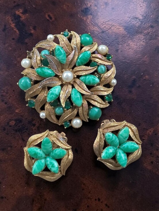 Vintage Jewelry - Vintage Jade Peking Glass Brooch And Matching Earrings